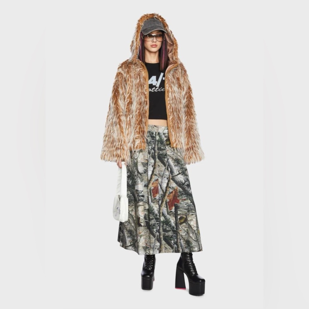 TUNDRA HOODED FAUX FUR JACKET
BASIC PLEASURE MODE